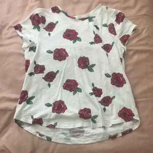 White tee with roses